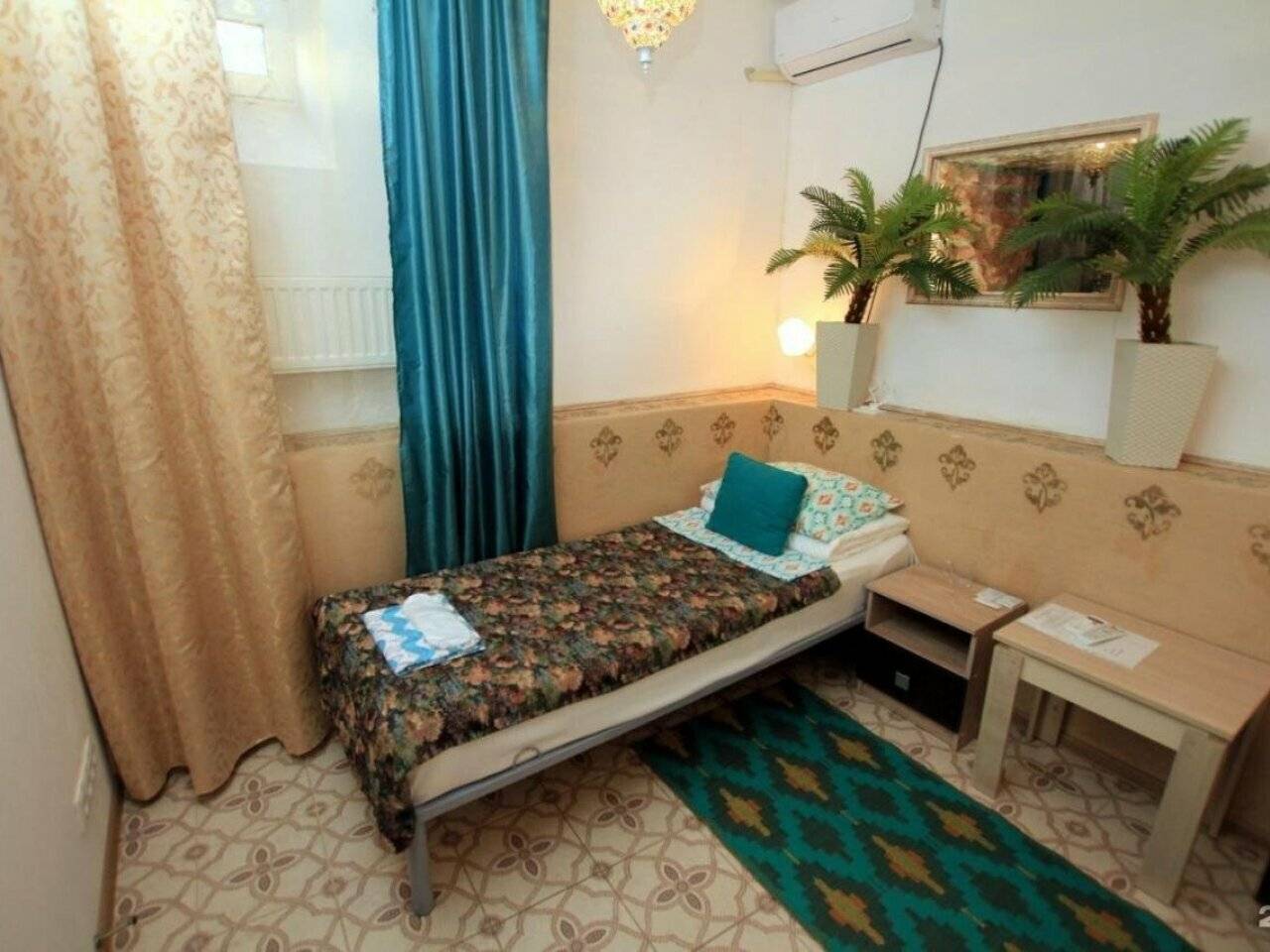 Фотографии номера Двухместный номер с 2 отдельными кроватями и общей ванной комнатой в Гостинице Кубань Восток Краснодар